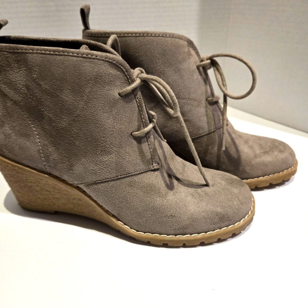 G.H.Bass & Co. Taupe/Beige Ankle Boots NEW